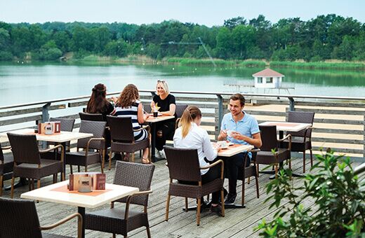 Sonnenterrasse vom Restaurant mit Seeblick