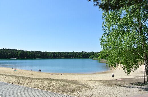 Blick auf den Bernsteinsee vom Steg