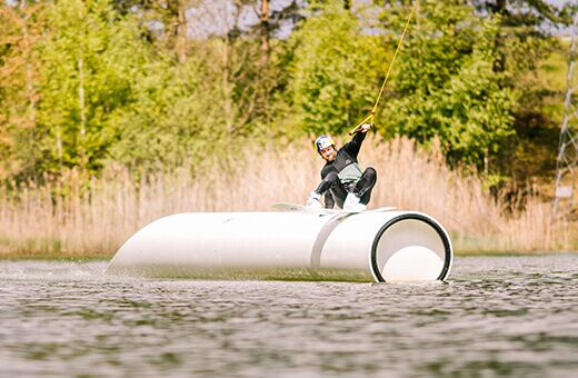 Wakeboarder beim Stunt